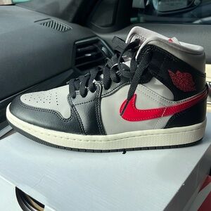 WOMENS AIR JORDAN 1 Mid